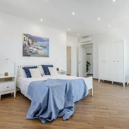 Old Port Luxury Apartment