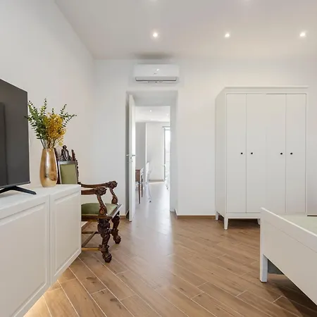 Old Port Luxury Apartment