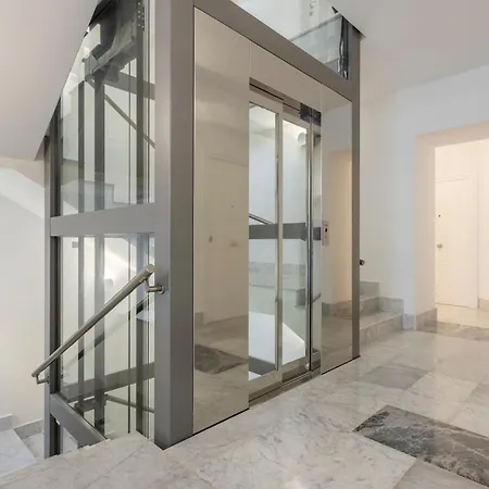 Apartment Old Port Luxury