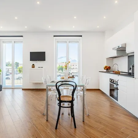 Apartment Old Port Luxury