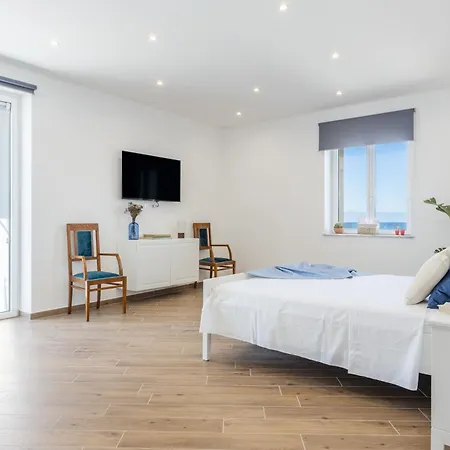 Old Port Luxury Apartment