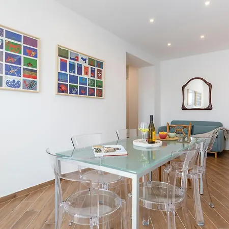 Apartment Old Port Luxury