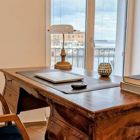 Old Port Luxury Apartment *