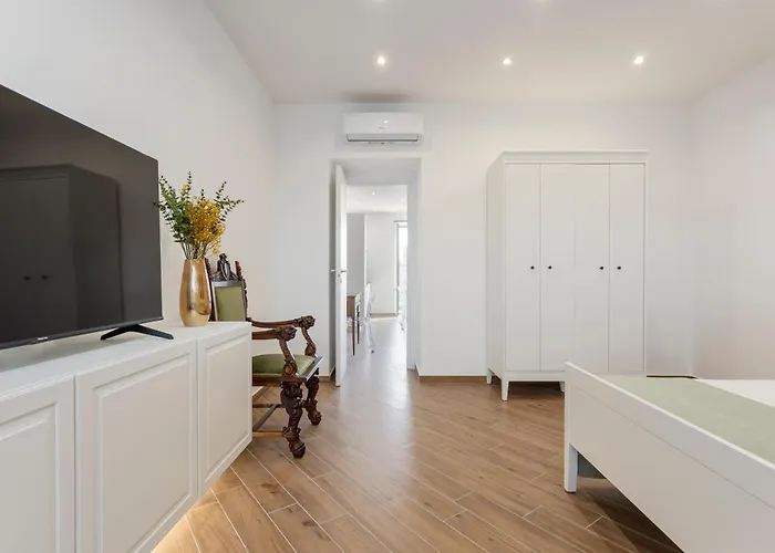 Old Port Luxury Apartment