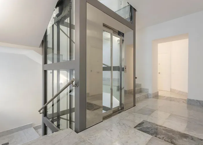 Apartment Old Port Luxury