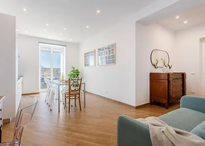 Apartment Old Port Luxury